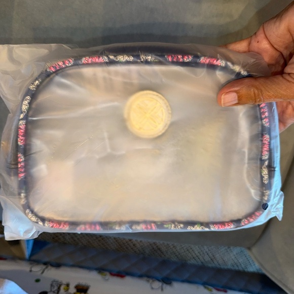 Lilly Pulitzer lot of 3 fanny pack card holder gwp wireless earbud case all nwt - Picture 2 of 4